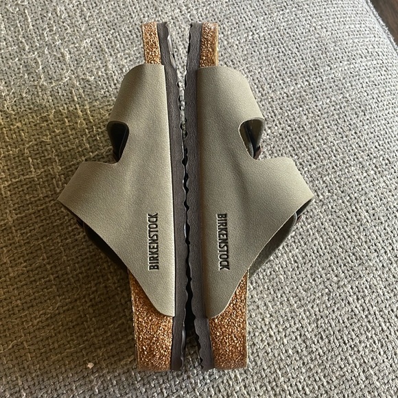 NWT BIRKENSTOCK Arizona Sandals! - Picture 12 of 12